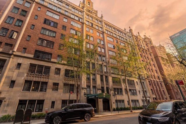 321 E 43rd St Apt 507, New York City, NY 10017