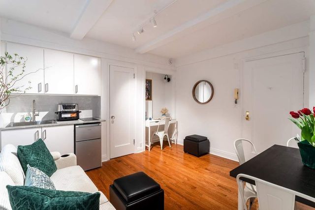 321 E 43rd St Apt 507, New York City, NY 10017