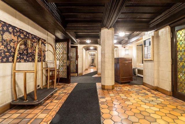 321 E 43rd St Apt 507, New York City, NY 10017