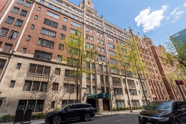 321 E 43rd St Apt 507, New York City, NY 10017