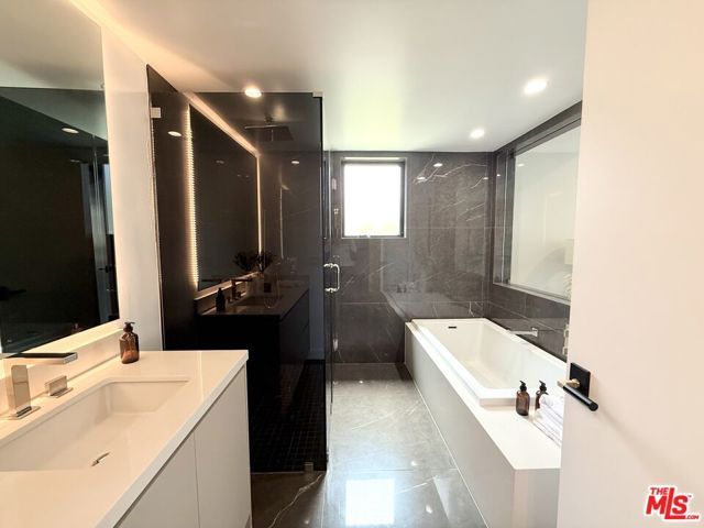 1017 N Croft Avenue 203, Los Angeles, CA 90069