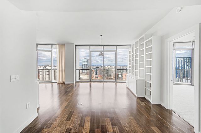 900 20th Ave S Apt 1615, Nashville, TN 37212