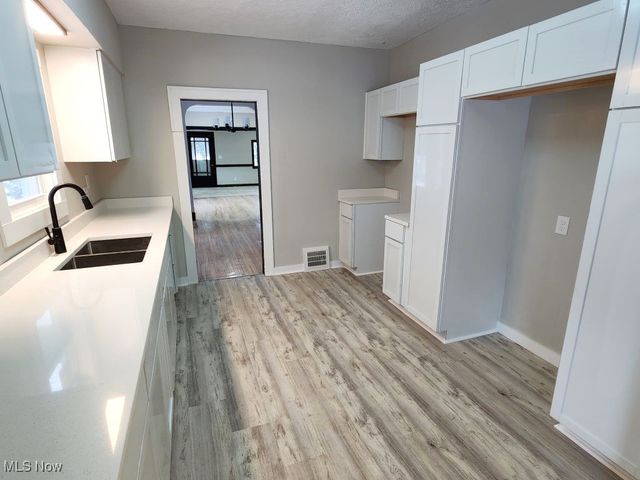 4601 E Sprague Road, Independence, OH 44131