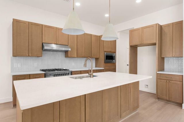 311 Mcdaniel Dr, Magnolia, TX 77354