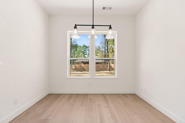 311 Mcdaniel Dr, Magnolia, TX 77354