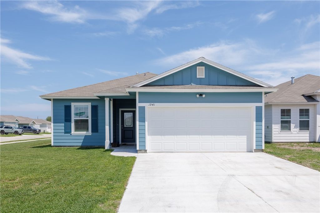 1941 Estes Flats Dr, Aransas Pass, TX 78336 — exterior