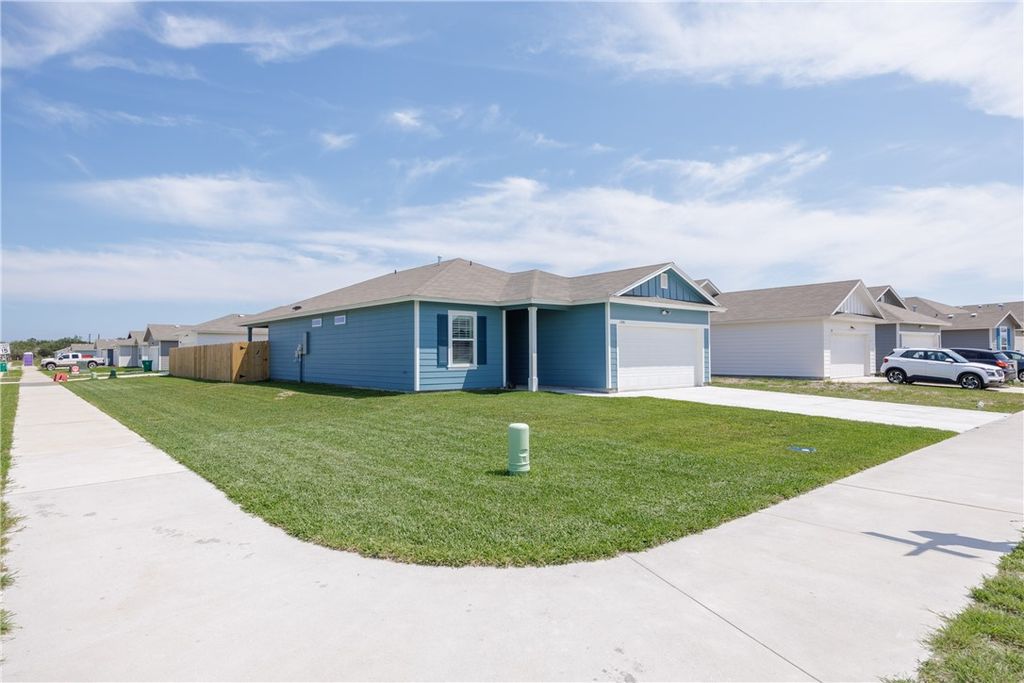 1941 Estes Flats Dr, Aransas Pass, TX 78336 — photo 3
