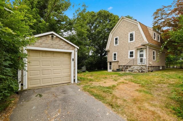 34 Common St, Braintree, MA 02184