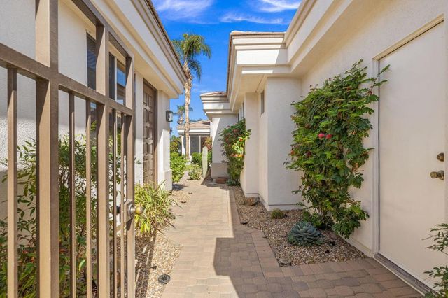 405 White Horse Trail, Palm Desert, CA 92211