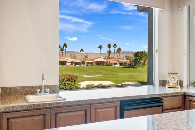 405 White Horse Trail, Palm Desert, CA 92211