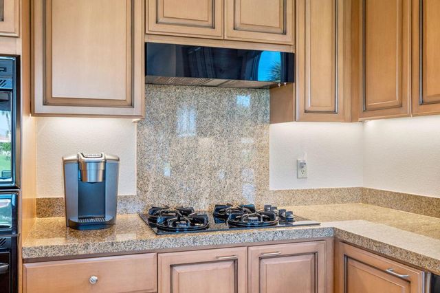 405 White Horse Trail, Palm Desert, CA 92211