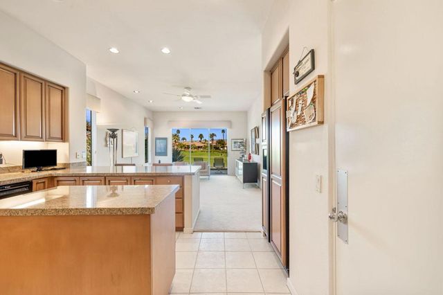 405 White Horse Trail, Palm Desert, CA 92211