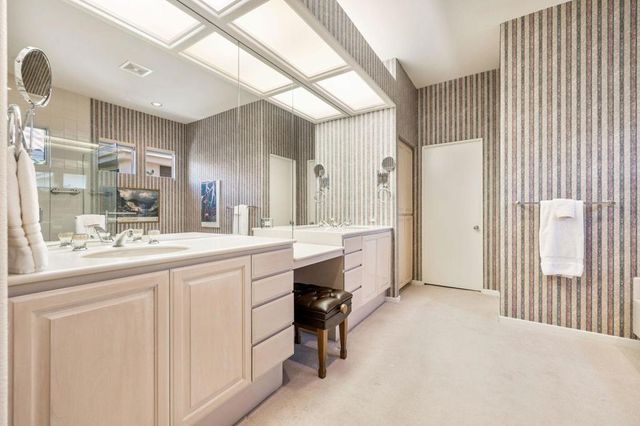 405 White Horse Trail, Palm Desert, CA 92211