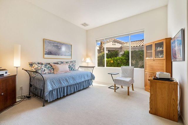 405 White Horse Trail, Palm Desert, CA 92211