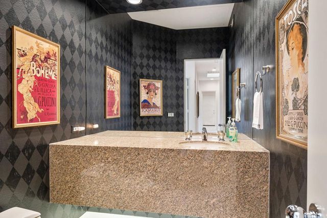 405 White Horse Trail, Palm Desert, CA 92211