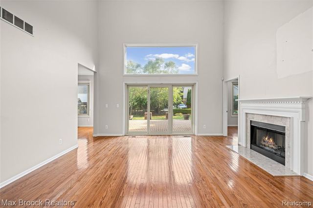 41605 Burroughs Avenue, Novi, MI 48377