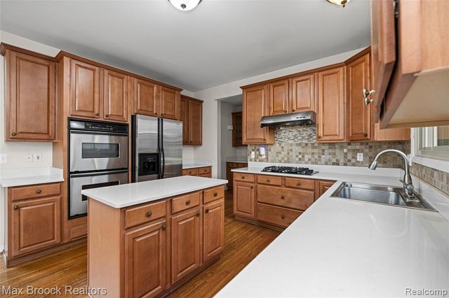 41605 Burroughs Avenue, Novi, MI 48377