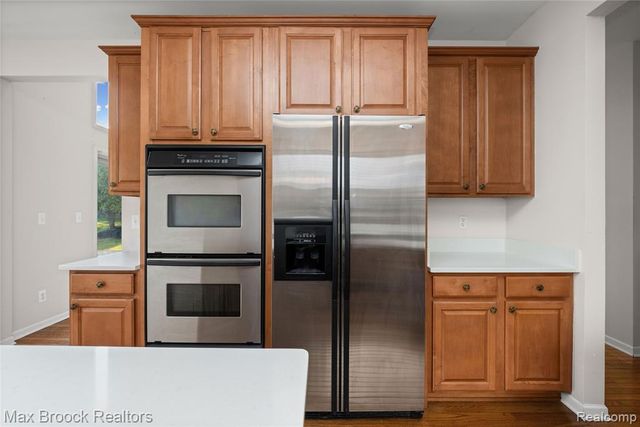 41605 Burroughs Avenue, Novi, MI 48377