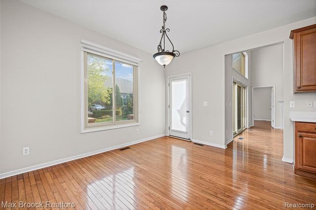 41605 Burroughs Avenue, Novi, MI 48377