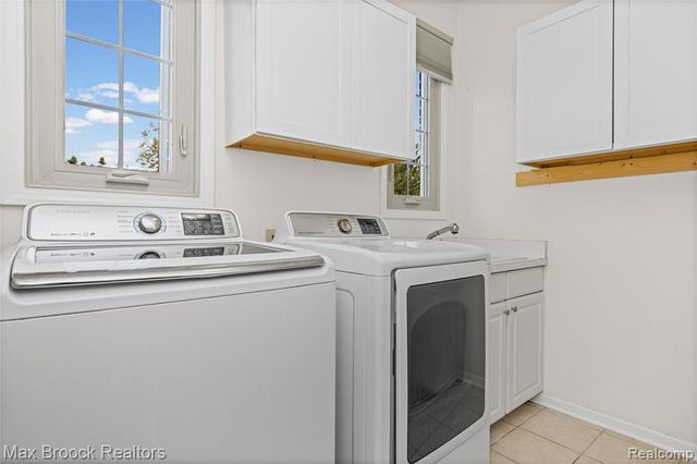 41605 Burroughs Avenue, Novi, MI 48377