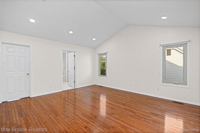 41605 Burroughs Avenue, Novi, MI 48377