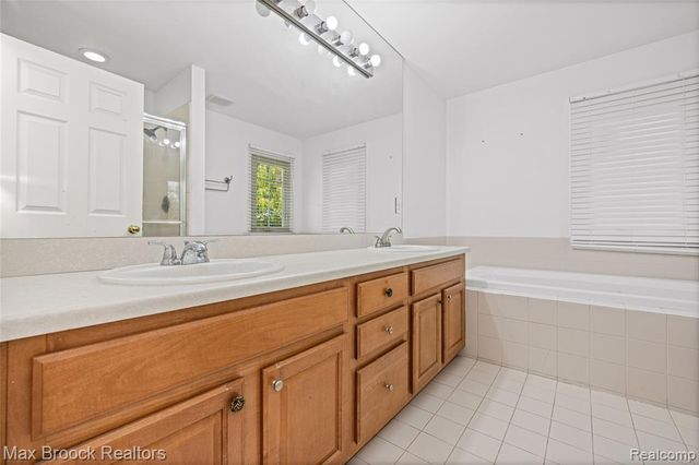 41605 Burroughs Avenue, Novi, MI 48377