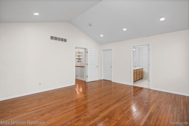 41605 Burroughs Avenue, Novi, MI 48377