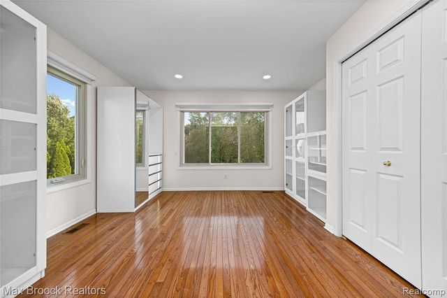 41605 Burroughs Avenue, Novi, MI 48377