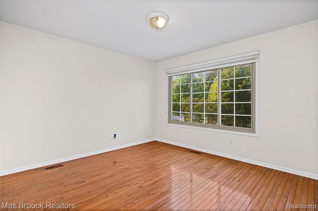 41605 Burroughs Avenue, Novi, MI 48377