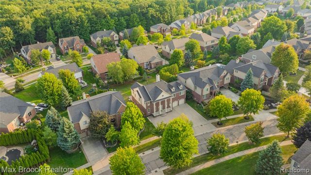 41605 Burroughs Avenue, Novi, MI 48377