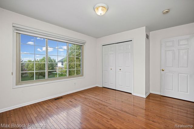 41605 Burroughs Avenue, Novi, MI 48377