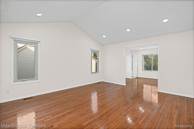 41605 Burroughs Avenue, Novi, MI 48377