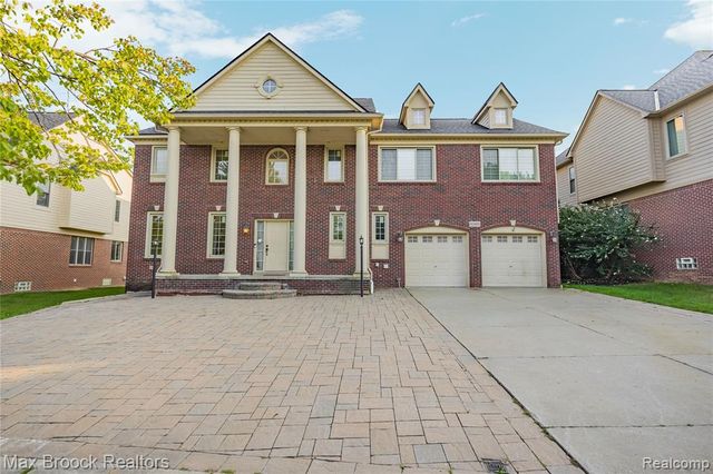 41605 Burroughs Avenue, Novi, MI 48377