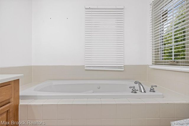 41605 Burroughs Avenue, Novi, MI 48377