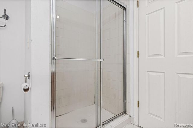 41605 Burroughs Avenue, Novi, MI 48377