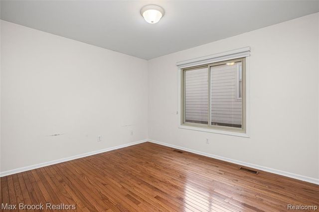 41605 Burroughs Avenue, Novi, MI 48377