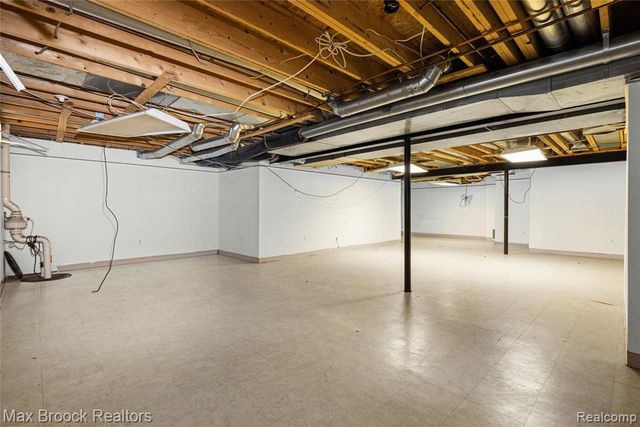 41605 Burroughs Avenue, Novi, MI 48377