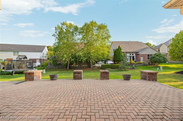 41605 Burroughs Avenue, Novi, MI 48377