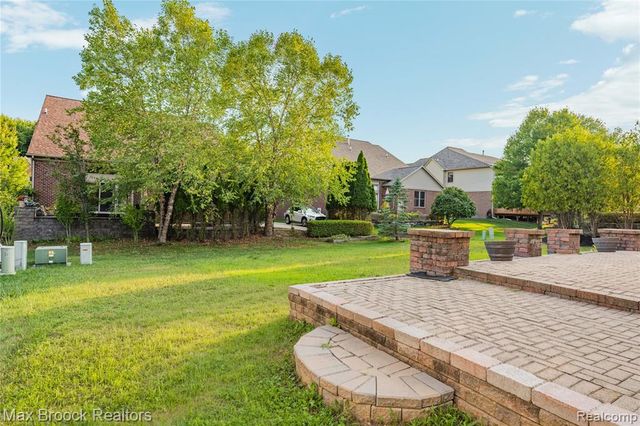 41605 Burroughs Avenue, Novi, MI 48377
