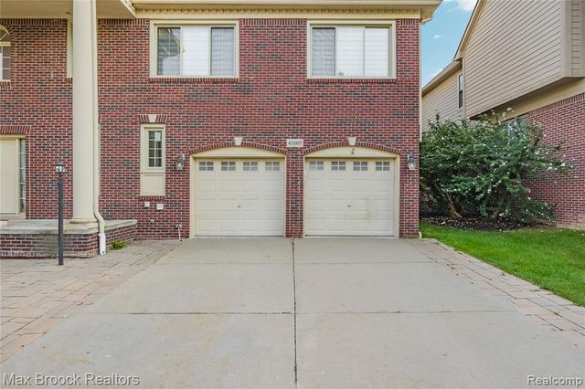 41605 Burroughs Avenue, Novi, MI 48377