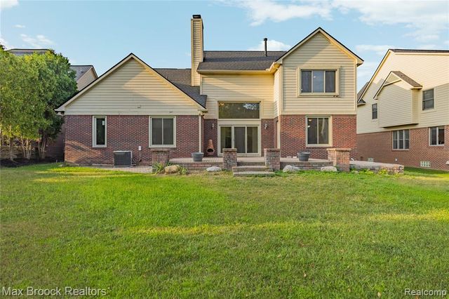 41605 Burroughs Avenue, Novi, MI 48377
