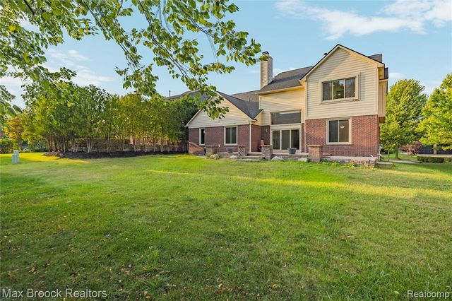 41605 Burroughs Avenue, Novi, MI 48377