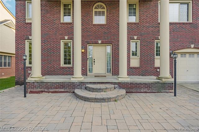 41605 Burroughs Avenue, Novi, MI 48377