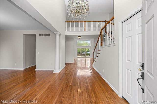 41605 Burroughs Avenue, Novi, MI 48377