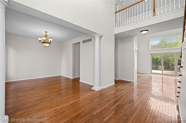 41605 Burroughs Avenue, Novi, MI 48377