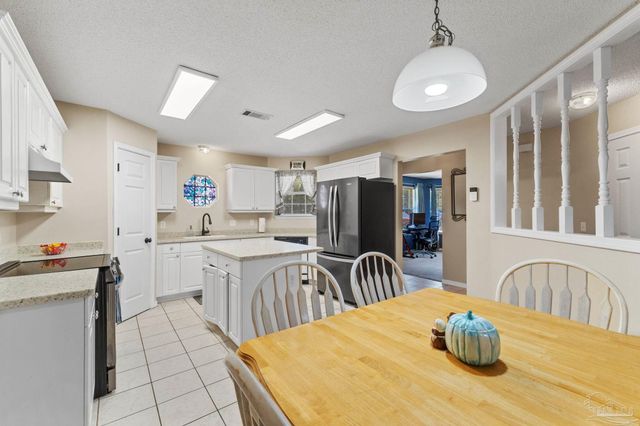 5219 Chumuckla Hwy, Pace, FL 32571
