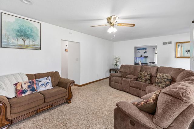 806 Bell Avenue, Des Moines, IA 50315