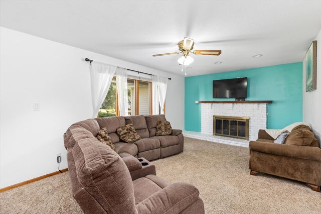 806 Bell Avenue, Des Moines, IA 50315