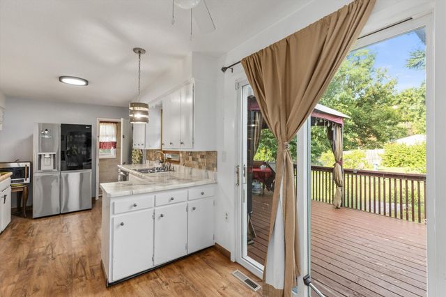 806 Bell Avenue, Des Moines, IA 50315