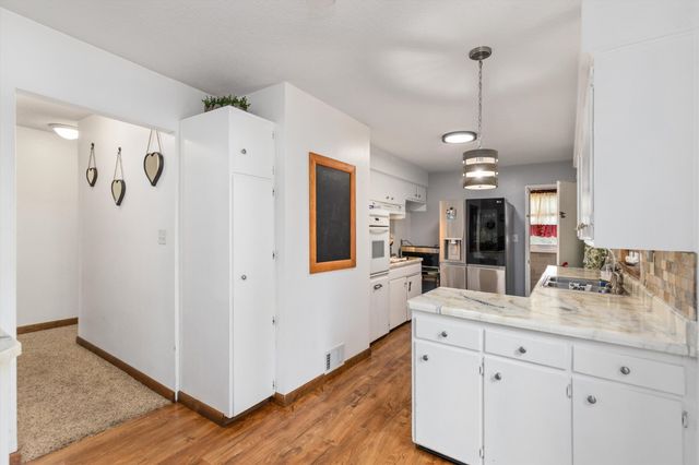 806 Bell Avenue, Des Moines, IA 50315